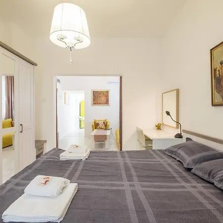 ❀pop Up Colours In This Super Central One Bedroom❀ * Sofia
