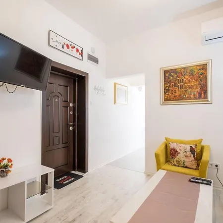 ❀pop Up Colours In This Super Central One Bedroom❀ Apartment Sofia