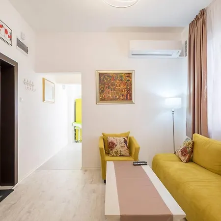 Apartment ❀pop Up Colours In This Super Central One Bedroom❀